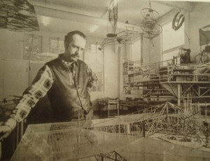 El Arquitecto Constant en su estudio