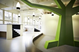 Customised-interior-such-as-the-Tree-creates-natural-meetingplaces-and-points-of-reference-in-the-school_Design-RosanBosch_Ph Customised-interior-such-as-the-Tree-creates-natural-meetingplaces-and-points-of-reference-in-the-school_Design-RosanBosch_Ph