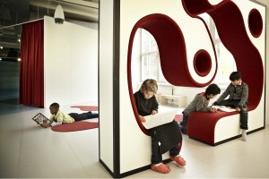 In-the-Conversation-Furniture-you-can-work-both-together-and-alone_Design-RosanBosch_Photo-Kim-Wendt In-the-Conversation-Furniture-you-can-work-both-together-and-alone_Design-RosanBosch_Photo-Kim-Wendt