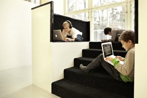 Window-Pods-with-room-for-individual-work_Design-RosanBosch_Photo-Kim-Wendt